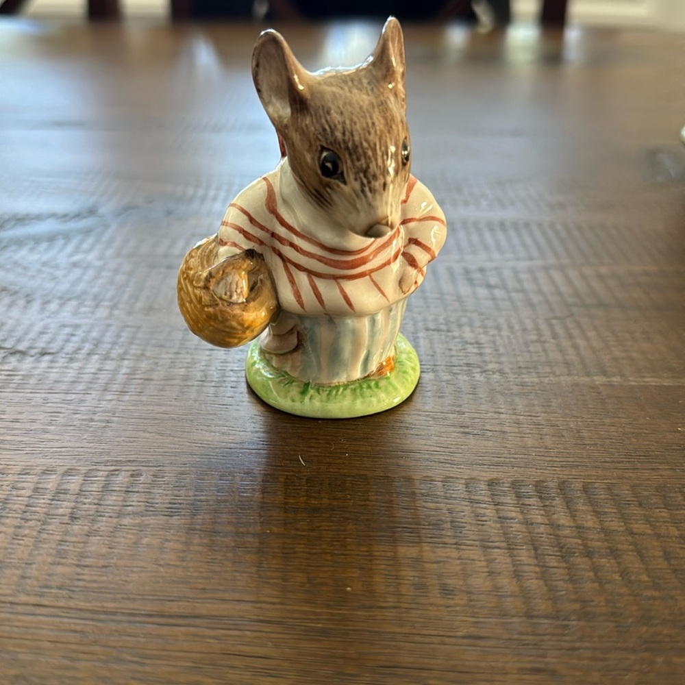 Vintage Mrs Tittlemouse Figurine, Beatrix Potter, Beswick England,1974-85